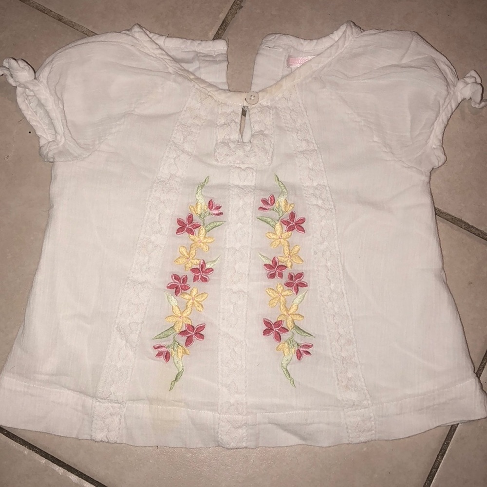White Blouse Sz 18-24M 🌸